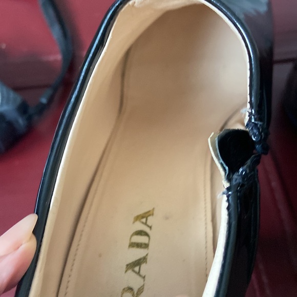 Prada ankle boots Black patent leather Made in Italy 3”heel scuff mark on inside - Picture 7 of 8